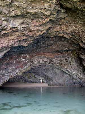 (Sea cave)