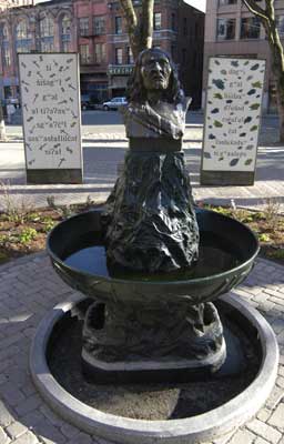(Chief Seattle Fountain)